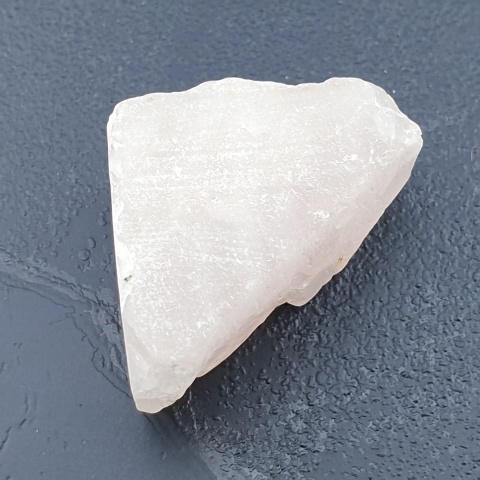 Kwarc różowy bryłka z dziurką 32x19 mm nr 113