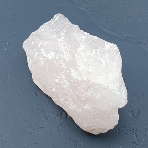 Kwarc różowy bryłka z dziurką 37x22 mm nr 123