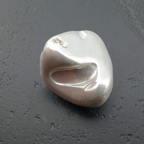 Seashell Nugget with Hole 16x15 mm no 105