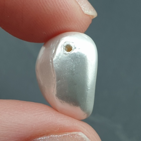 Seashell Nugget with Hole 16x15 mm no 105