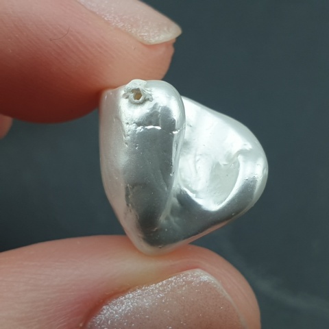 Seashell Nugget with Hole 16x15 mm no 25
