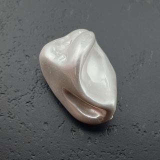 Seashell bryłka z dziurką 18x11 mm nr 102