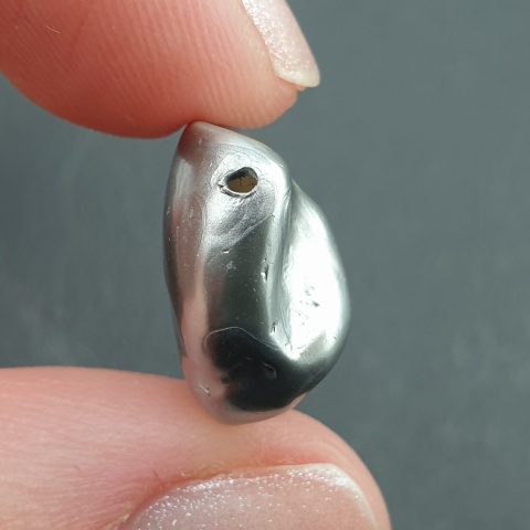 Seashell bryłka z dziurką 18x16 mm nr 219