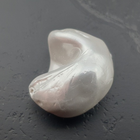 Seashell bryłka z dziurką 18x16 mm nr 84