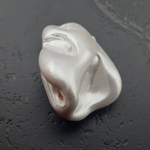 Seashell bryłka z dziurką 18x16 mm nr 93