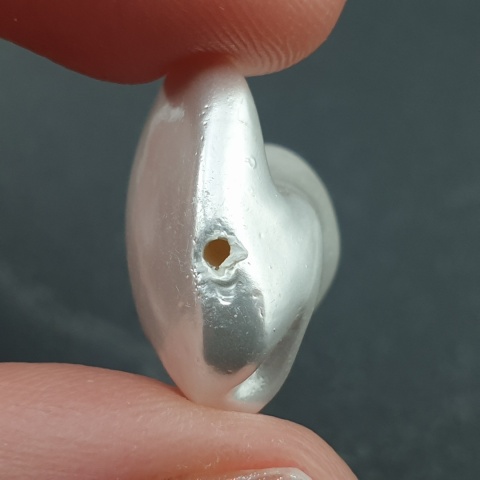 Seashell bryłka z dziurką 18x16 mm nr 93