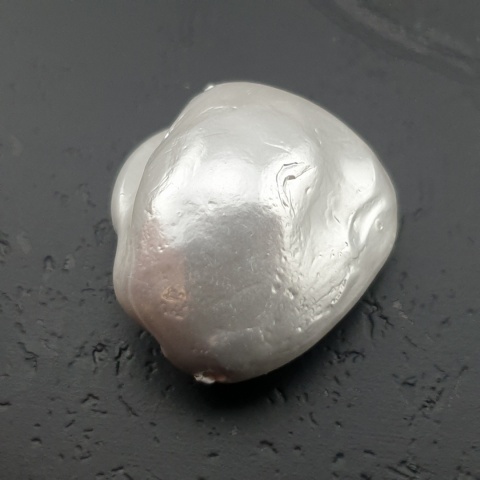 Seashell Nugget with Hole 18x18 mm no 82