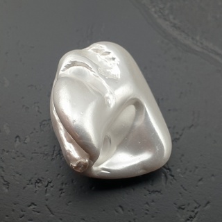 Seashell bryłka z dziurką 18x18 mm nr 82