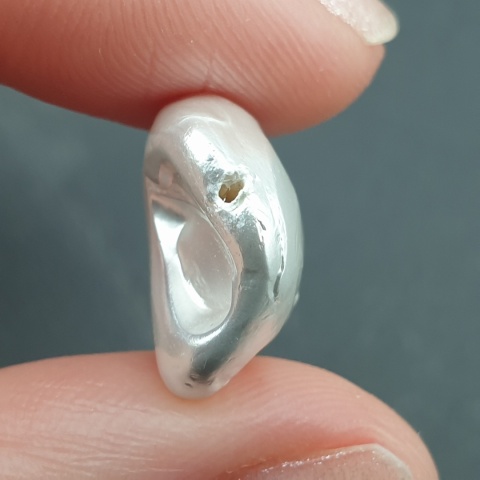 Seashell bryłka z dziurką 19x16 mm nr 20