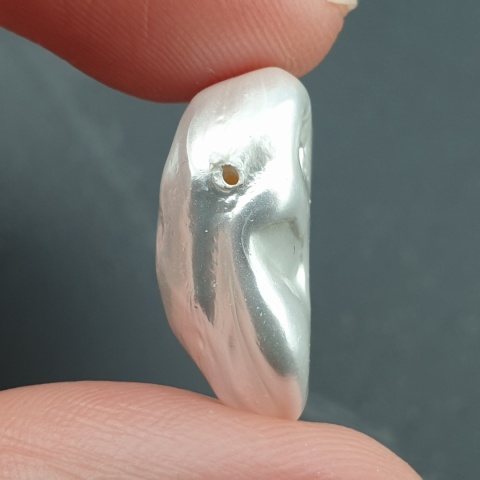 Seashell bryłka z dziurką 19x18 mm nr 19