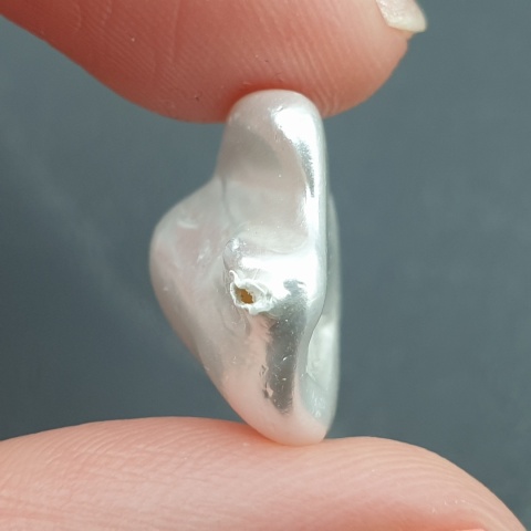 Seashell Nugget with Hole 20x16 mm no 52