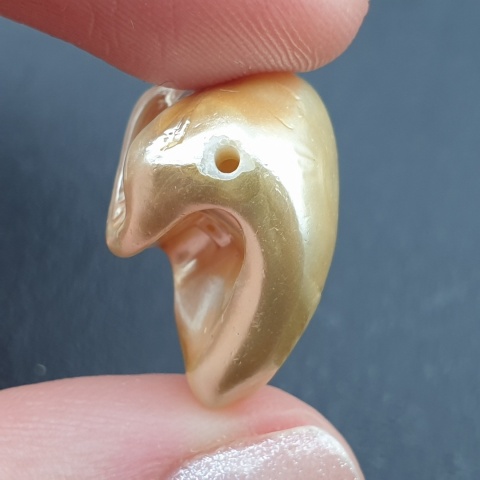 Seashell Nugget with Hole 20x17 mm no 195