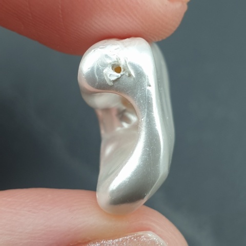 Seashell Nugget with Hole 21x17 mm no 28