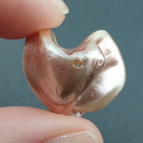 Seashell bryłka z dziurką 21x18 mm nr 133