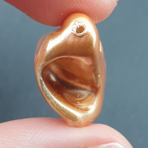 Seashell Nugget with Hole 21x18 mm no 175