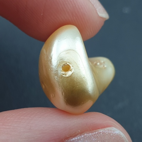 Seashell Nugget with Hole 22x15 mm no 189