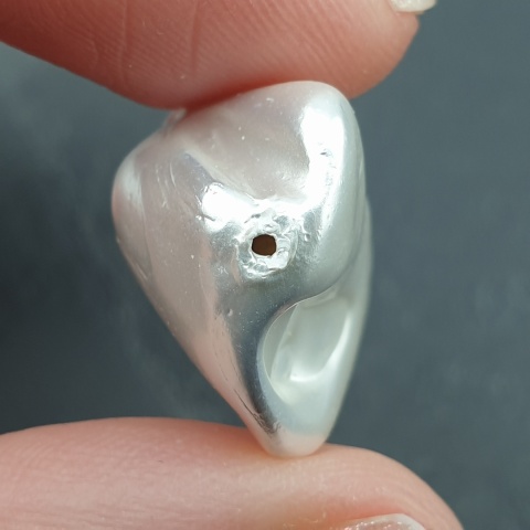 Seashell Nugget with Hole 22x18 mm no 91