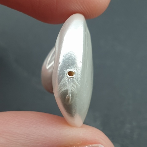 Seashell Nugget with Hole 22x19 mm no 89