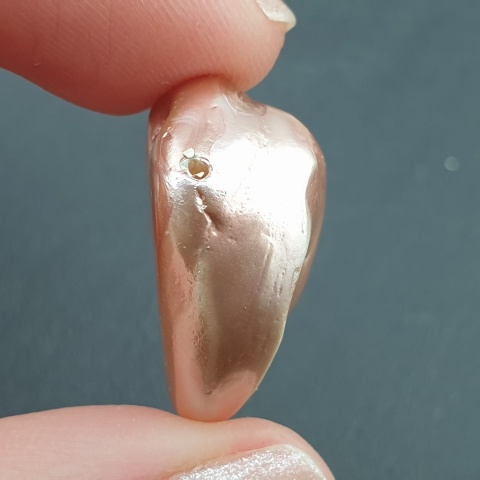 Seashell bryłka z dziurką 22x20 mm nr 145