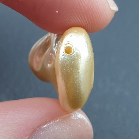 Seashell Nugget with Hole 23x15 mm no 192