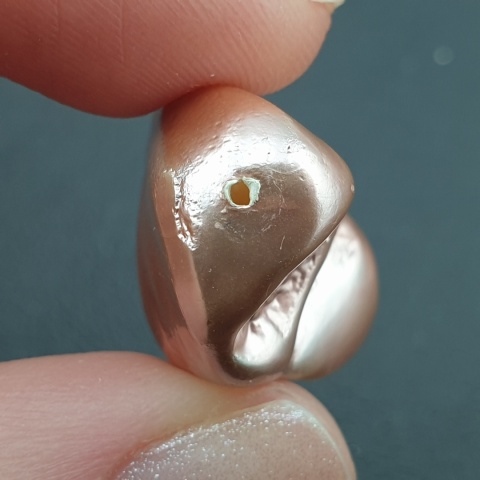 Seashell Nugget with Hole 23x19 mm no 143