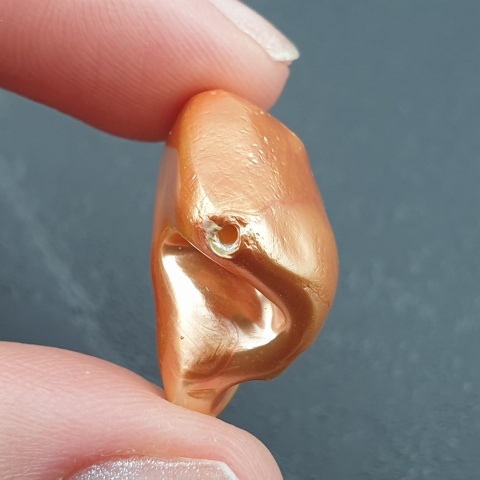 Seashell Nugget with Hole 23x19 mm no 163