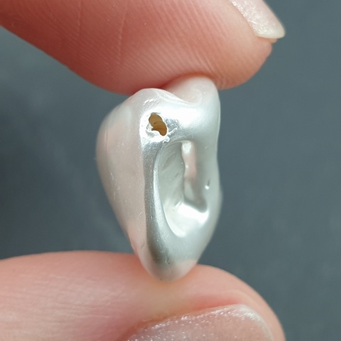 Seashell Nugget with Hole 24x16 mm no 17