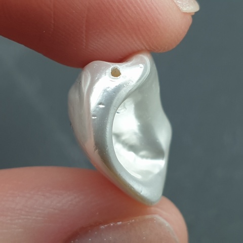 Seashell bryłka z dziurką 24x16 mm nr 18
