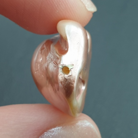 Seashell Nugget with Hole 24x18 mm no 138