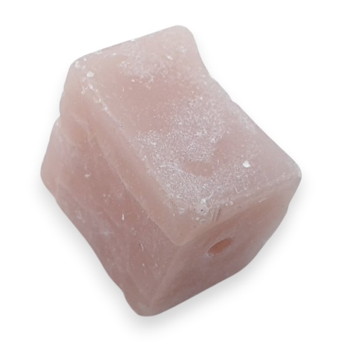 Opal różowy bryłka z dziurką 13x13 mm nr 14