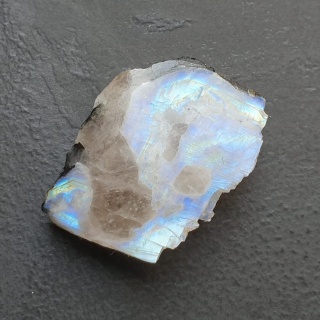 Kamień księżycowy kawałek polerowany 27x21 mm nr 444