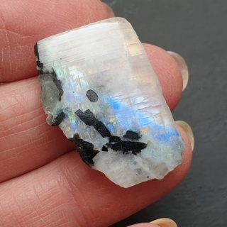 Kamień księżycowy kawałek polerowany 30x21 mm nr 418