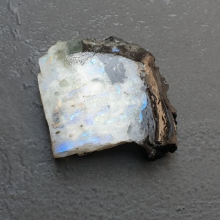 Kamień księżycowy kawałek polerowany 30x23 mm nr 430