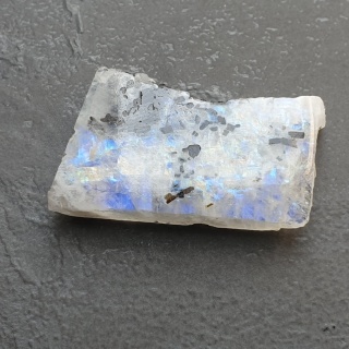 Kamień księżycowy kawałek polerowany 32x18 mm nr 439