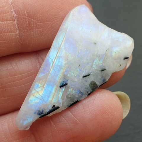 Kamień księżycowy kawałek polerowany 36x20 mm nr 432