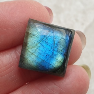 Labradoryt kaboszon 18x17 mm nr B910
