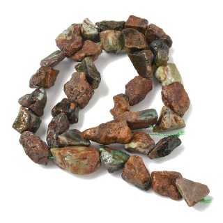 Opal zielony bryłka 8-18 mm sznur