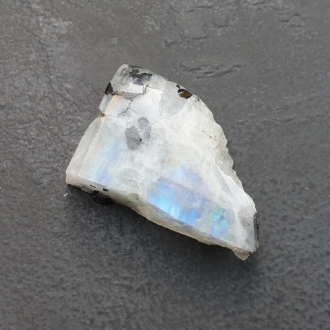 Moonstone Polished Nugget 25x18 mm no 495