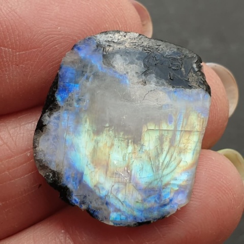 Moonstone Polished Nugget 25x21 mm no 466
