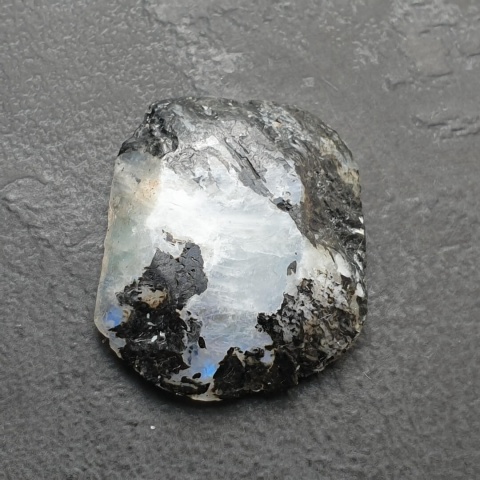 Moonstone Polished Nugget 25x21 mm no 466
