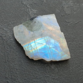 Kamień księżycowy kawałek polerowany 25x22 mm nr 456