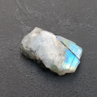 Kamień księżycowy kawałek polerowany 28x17 mm nr 496