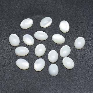 Kaboszon z muszli 10x8 mm 1 szt.