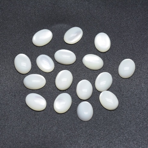 Kaboszon z muszli 10x8 mm 1 szt.