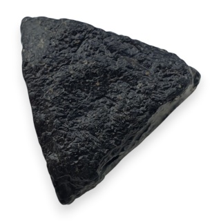 Czarny turmalin bryłka z dziurką 14x14 mm nr 316