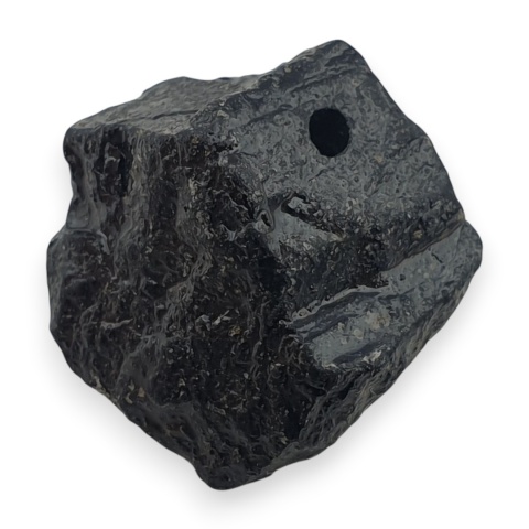 Czarny turmalin bryłka z dziurką 15x14 mm nr 299