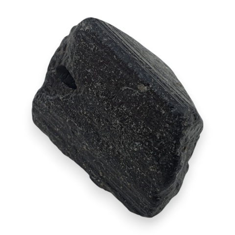 Czarny turmalin bryłka z dziurką 16x13 mm nr 309