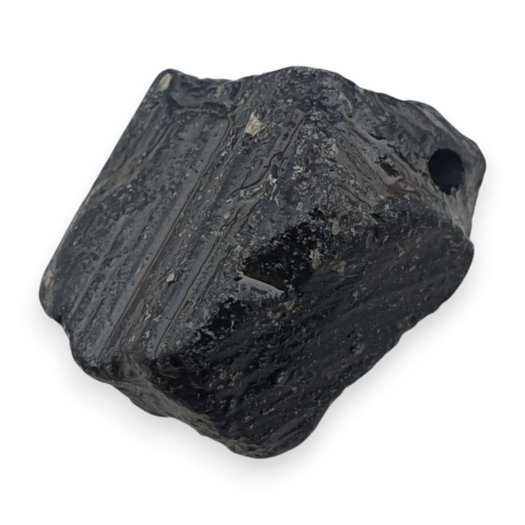 Czarny turmalin bryłka z dziurką 16x13 mm nr 329
