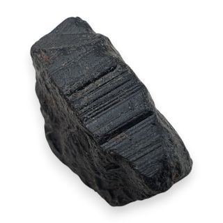 Czarny turmalin bryłka z dziurką 16x13 mm nr 362
