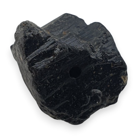 Czarny turmalin bryłka z dziurką 16x13 mm nr 369